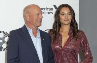 Брюс Уиллис с женой Эммой