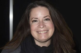 Холли Мари Комбс