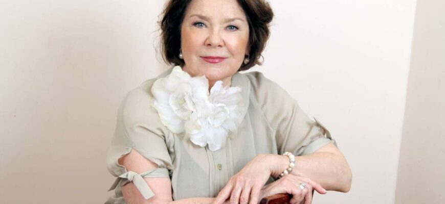 Лариса Голубкина