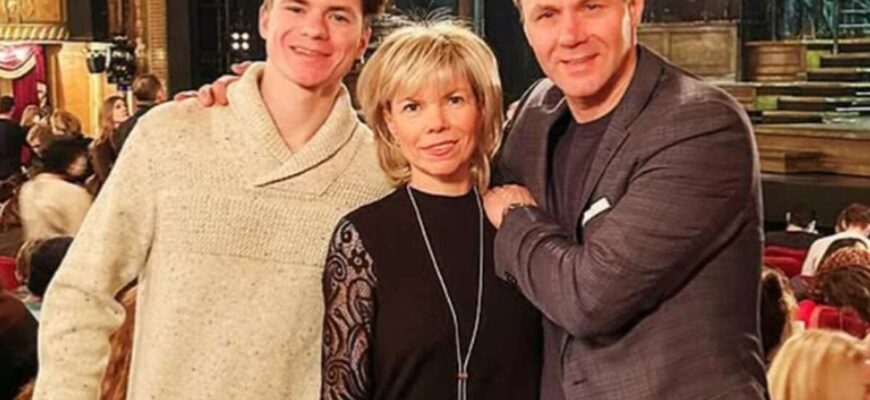 Евгения Шишкова и Вадим Наумов с сыном Максимом