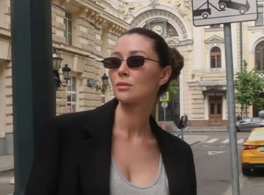 Анна Заворотнюк