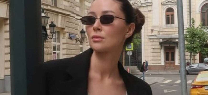 Анна Заворотнюк