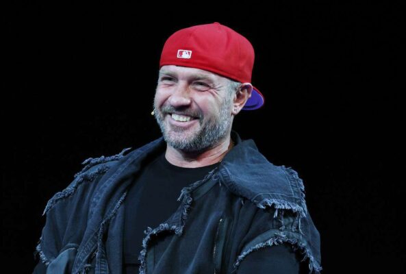 РОМАН КОСТОМАРОВ